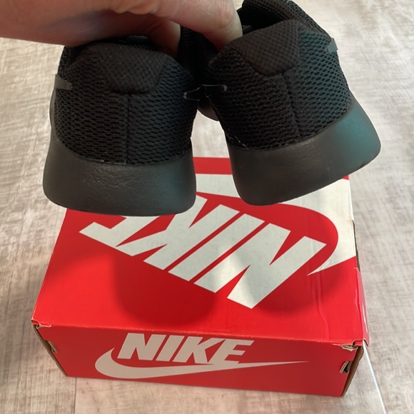 💕SOLD💕Nike Tanjun black toddler sneakers - Picture 7 of 8